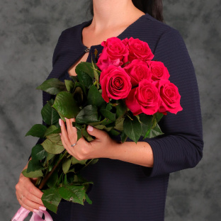 7 розовых Эквадорских роз 70 см Комплимент