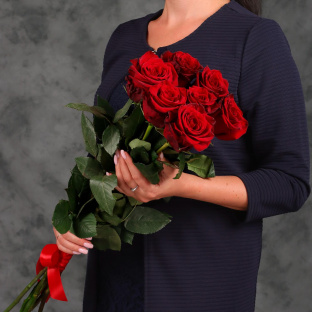 Букет из 7 красных Эквадорских роз 70 см